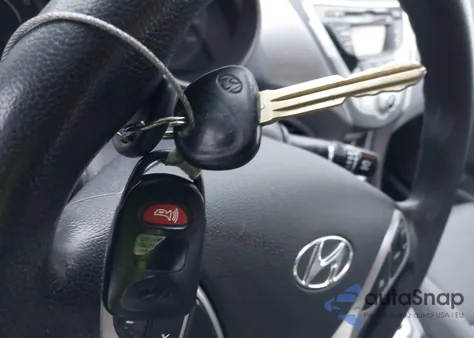 2011 Hyundai Elantra Gls (Ulsan Plant) z USA, uszkodzony, nr VIN KMHDH4AE2BU147603